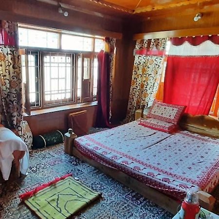 Gurez Retreat Hotel Kanzalwan ภายนอก รูปภาพ